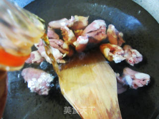 鸡心炒花菜步骤2