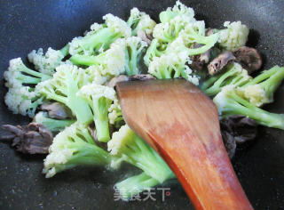 鸡心炒花菜步骤7