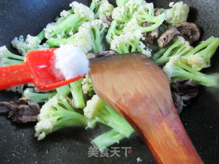 鸡心炒花菜步骤8