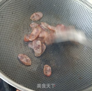 “家常小炒”腊肠炒蒜苔步骤8