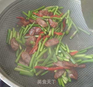 “家常小炒”腊肠炒蒜苔步骤11