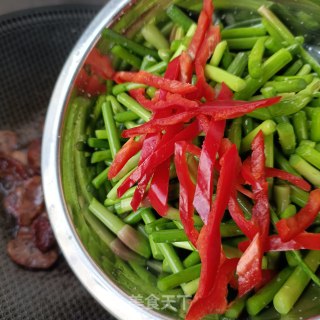 “家常小炒”腊肠炒蒜苔步骤10