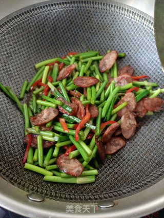 “家常小炒”腊肠炒蒜苔步骤15