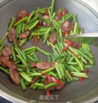 “家常小炒”腊肠炒蒜苔步骤16