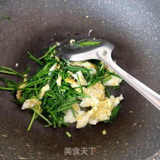 鸡蛋炒青蒜步骤9