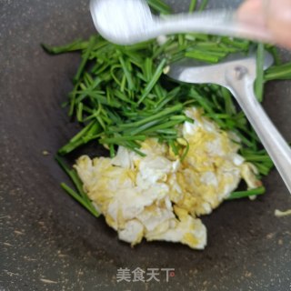 鸡蛋炒青蒜步骤7