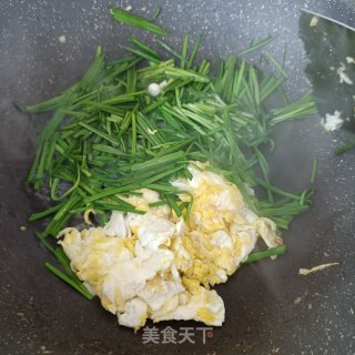 鸡蛋炒青蒜步骤8