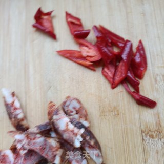 麻辣肠炒甜豆步骤4