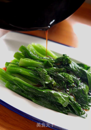    吃过很多酒楼的白灼菜心，好吃的不多，想要做得好吃方法很讲究步骤5