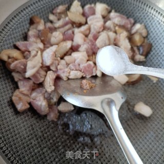 外婆菜烧肉丁步骤8