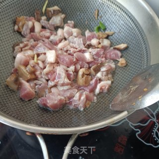 外婆菜烧肉丁步骤7