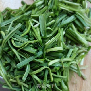 “家常小炒”青蒜炒猪血步骤2