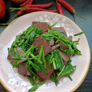 “家常小炒”青蒜炒猪血步骤11