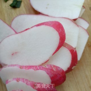 剁椒水萝卜炖小石斑步骤2