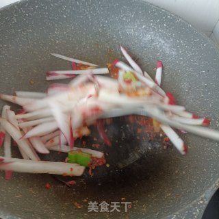 剁椒水萝卜炖小石斑步骤5