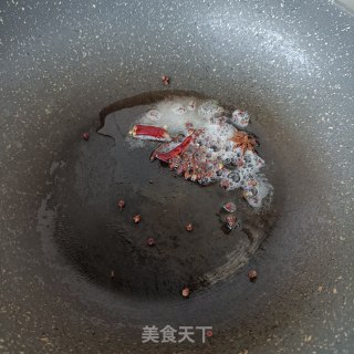 剁椒水萝卜炖小石斑步骤3