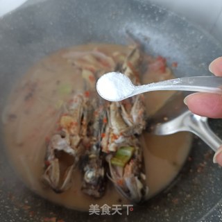 剁椒水萝卜炖小石斑步骤13