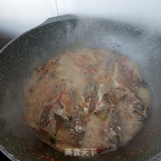 剁椒水萝卜炖小石斑步骤14