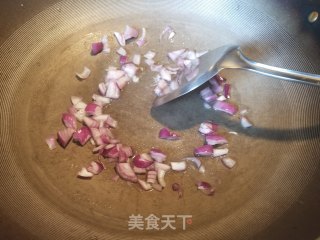 红葱头炒薯叶步骤4