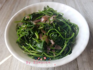 红葱头炒薯叶步骤8
