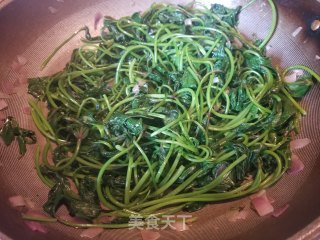 红葱头炒薯叶步骤7