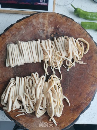 豆腐皮炒金针菇步骤4