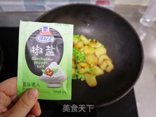 上桌秒扫光❗️椒盐土豆❗️在家吃出烧烤的感觉步骤6