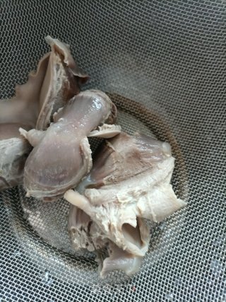 坛子菜西芹炒鸭胗步骤2