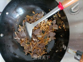 坛子菜西芹炒鸭胗步骤6