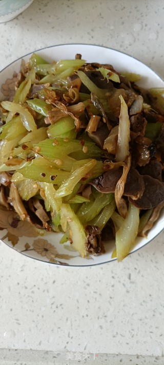 坛子菜西芹炒鸭胗步骤10