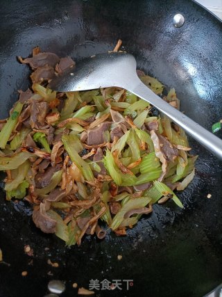 坛子菜西芹炒鸭胗步骤9