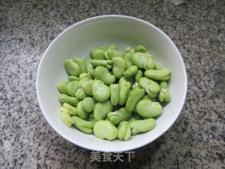 蘑菇香肠炒蚕豆步骤2