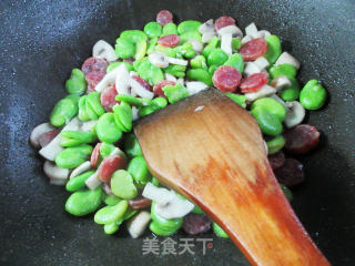 蘑菇香肠炒蚕豆步骤7