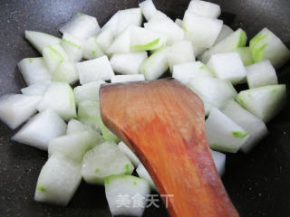 花生米烧冬瓜步骤2