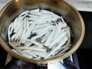 青椒杏鲍菇炒鸡蛋步骤4