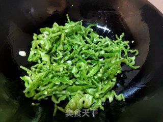 青椒杏鲍菇炒鸡蛋步骤6