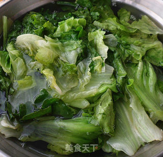 家常小炒——蒜蓉炒生菜步骤3