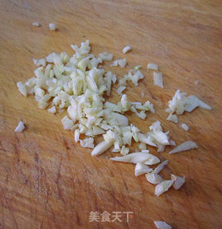 家常小炒——蒜蓉炒生菜步骤2