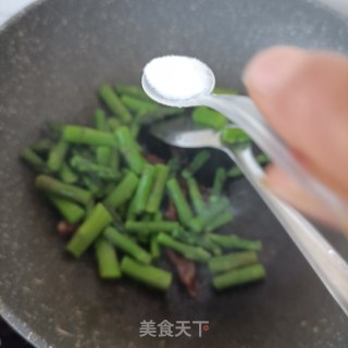 “家常小炒”麻辣肠炒芦笋步骤10