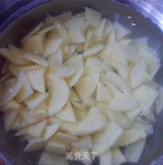 家常小炒——尖椒炒土豆片步骤2