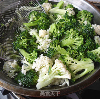 家常小炒——素炒双花步骤2