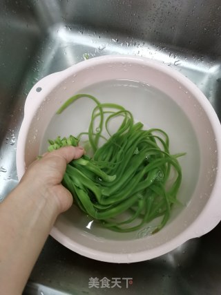 贡菜炒五花肉步骤1