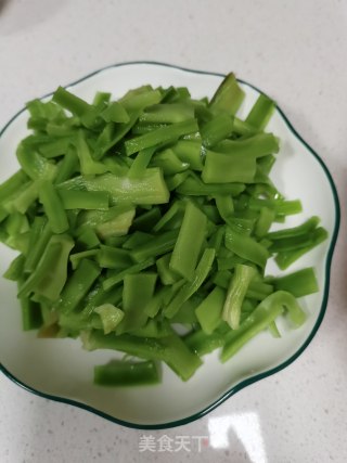 贡菜炒五花肉步骤2