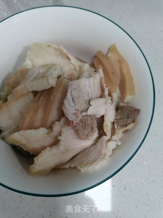 贡菜炒五花肉步骤3