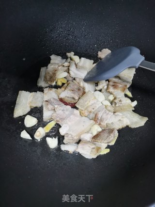 贡菜炒五花肉步骤5