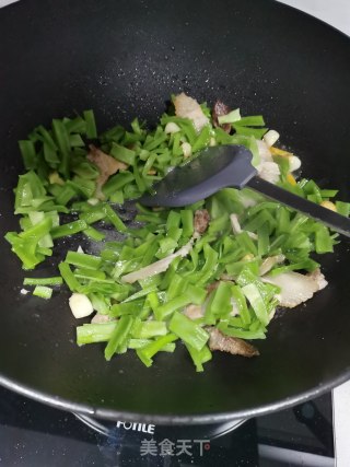 贡菜炒五花肉步骤6