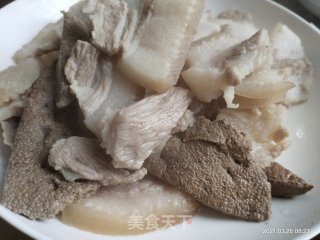 猪肉炒豆腐饼步骤2