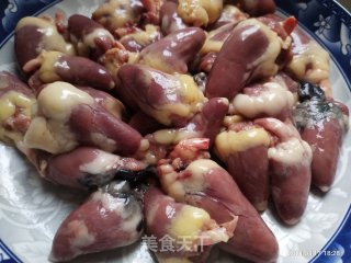 苦瓜炒鸭心步骤1