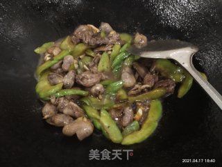 苦瓜炒鸭心步骤6