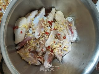 蒜香辣鸡翅步骤7